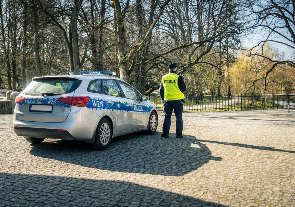 Kryminaliści z Komisariatu Policji Targówek i Komendy Rejonowej Policji Warszawa VI rozbijają oszustwo na szkodę seniora