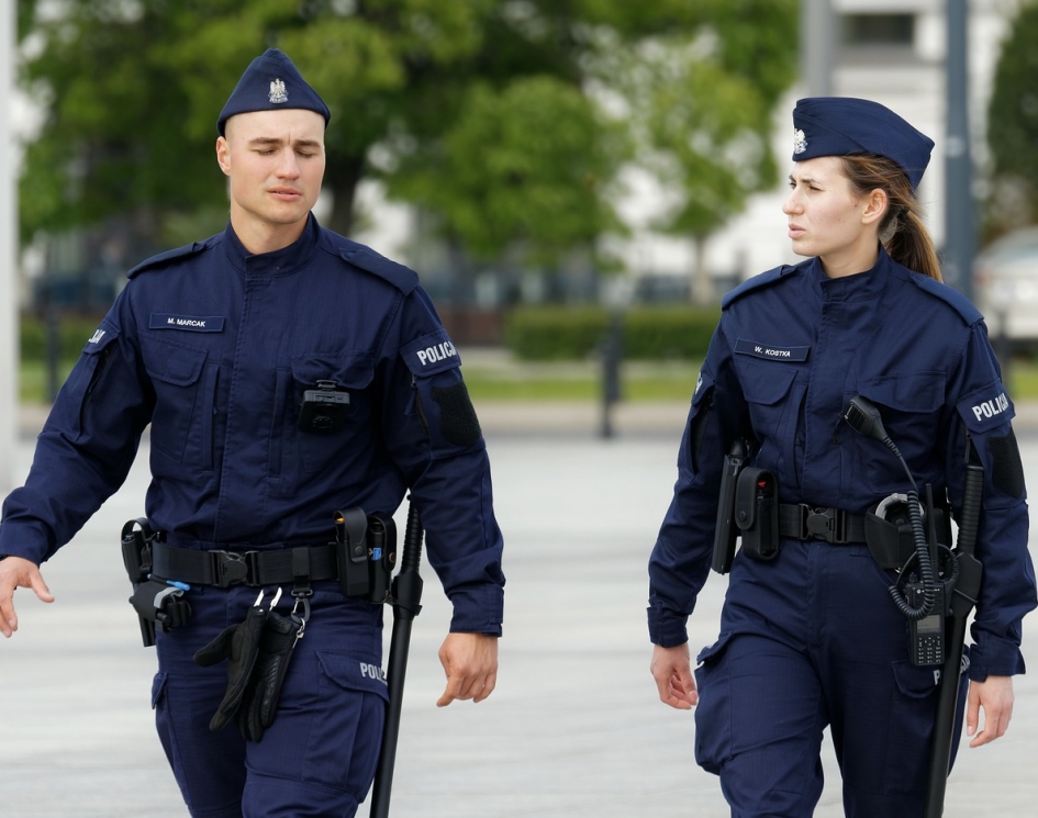 Poszukiwany przez policję mężczyzna za kradzież słuchawek w sklepie na Białołęce